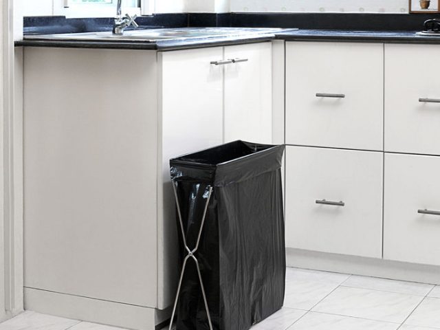 Best Kitchen Trash Can Reviews and Buying Guide